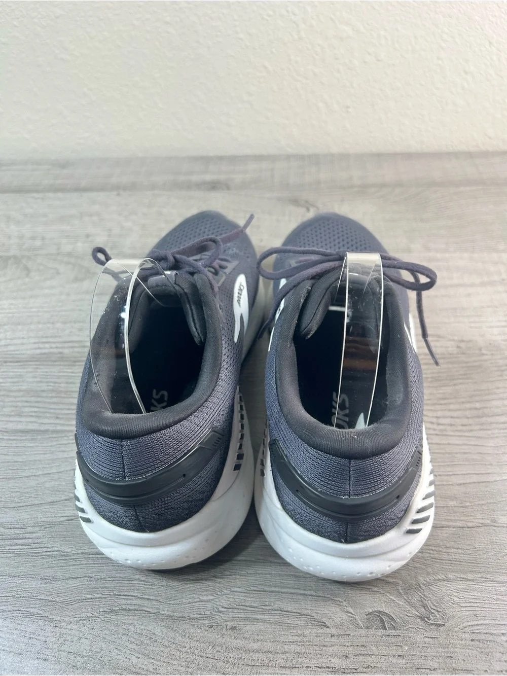Brooks Ariel GTS 24 Women’s  Size 11 B Gray and White Running Sneakers Shoes